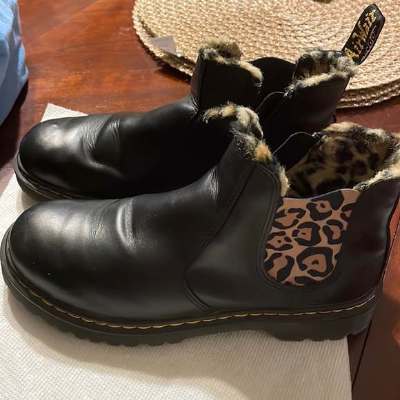 Dr. Martens Shoes - Doc Martens women boots size 7